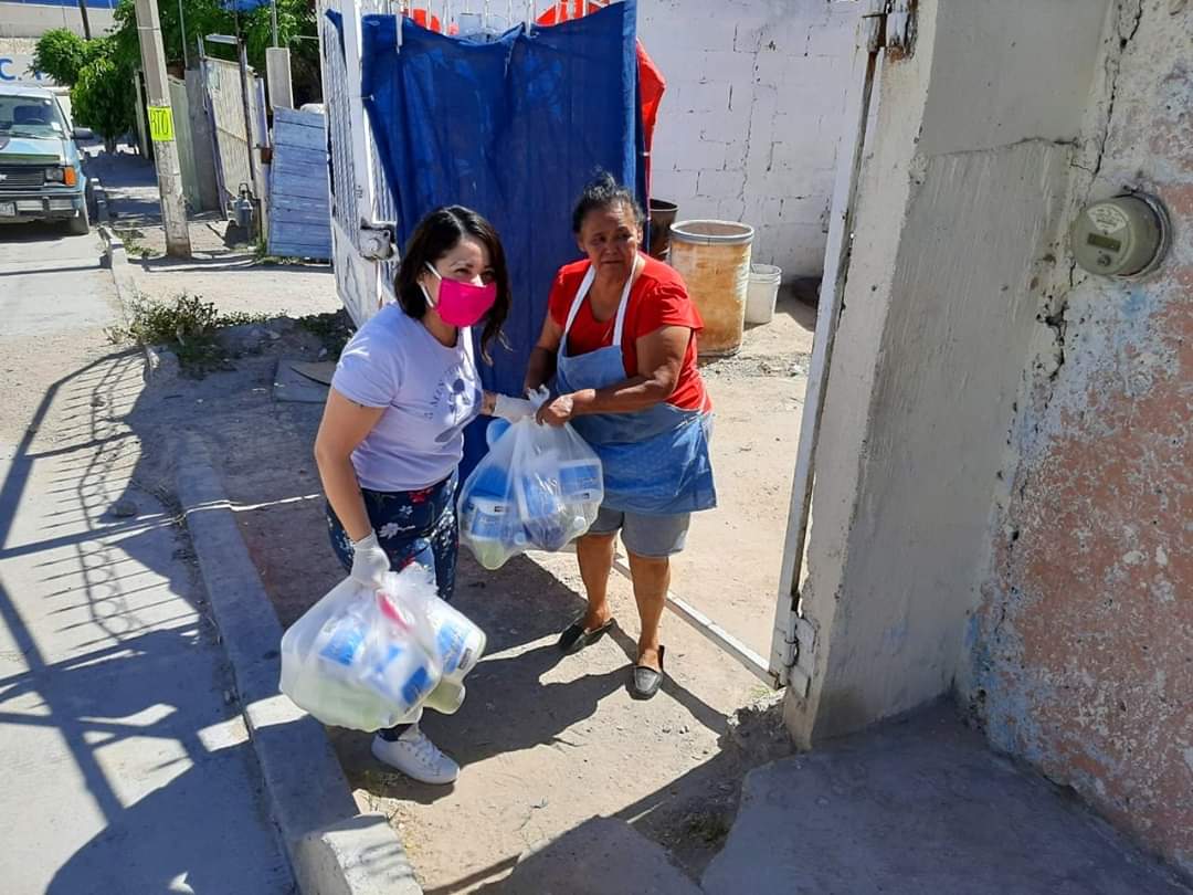 Entrega Diputada Ozaeta kits de limpieza y 5 mil cubrebocas en Juárez
