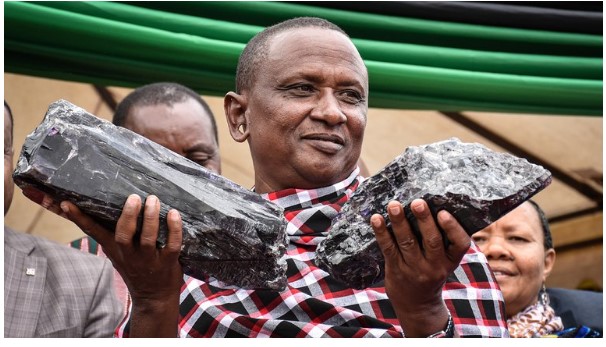Tanzania: la emotiva historia del minero que se hizo millonario al encontrar dos piedras preciosas y quiere usar su dinero para construir una escuela