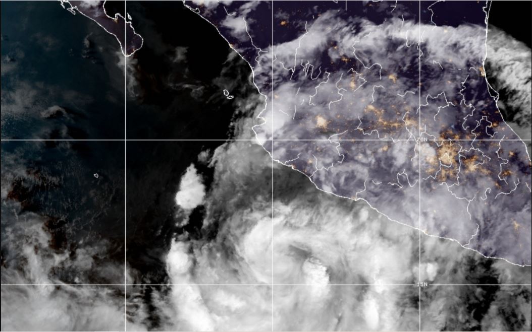 Nora se convierte en huracán frente a México; advierten sobre torrenciales lluvias