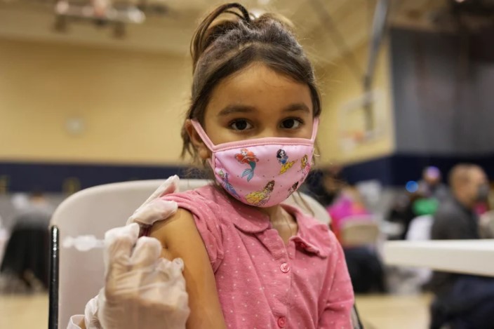 EEUU: cerca de 1.000 niños fueron hospitalizados por COVID en un día, y el Gobierno urgió a vacunar a los mayores de 5 años