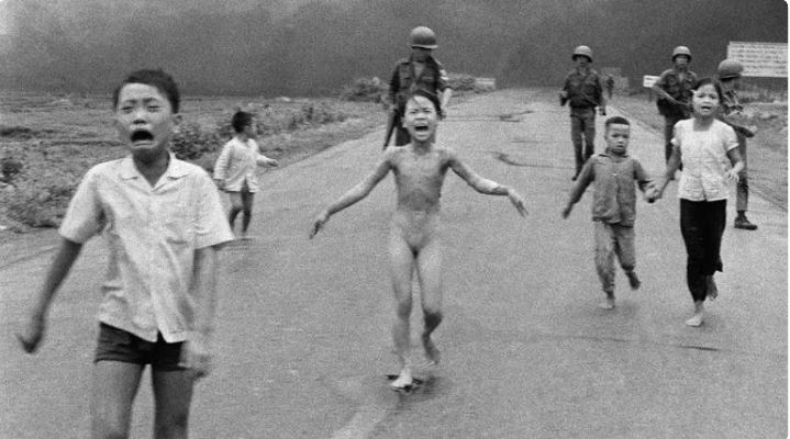 Así está hoy “la niña del napalm”, de la foto en la guerra de Vietnam