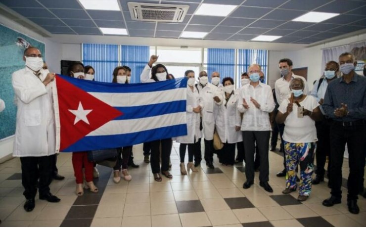 La contratación de médicos cubanos se debe a que los doctores mexicanos no quieren trabajar en lugares remotos
