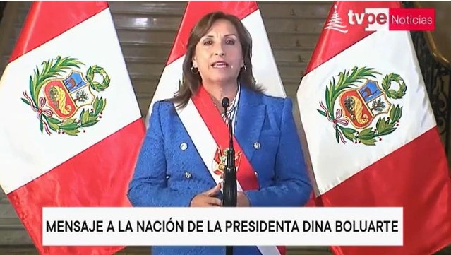 Dina Boluarte, presidenta de Perú, buscará adelantar elecciones ante crisis y protestas