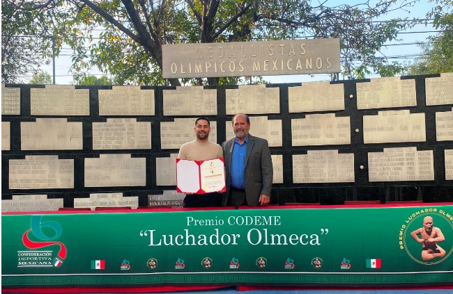 Gana docente del COBACH Premio Nacional “Luchador Olmeca”