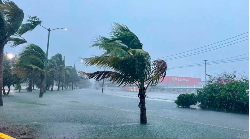 John se intensifica a huracán 1; y el huracán Helene ya es categoría 2