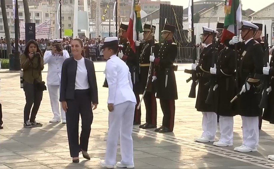 Reciben a Sheinbaum con júbilo en el Puerto de Veracruz