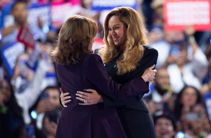 Beyonce se presenta en mitin de Kamala Harris en Houston