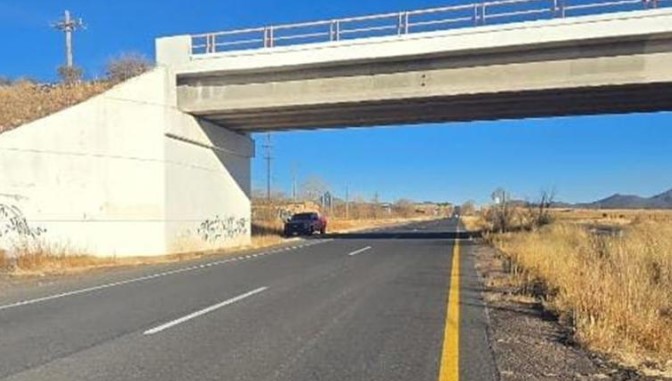 Hallan a un hombre asesinado atado de manos y pies en el puente Pedernales en Chihuahua