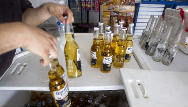 Trump ‘tira’ las ventas de cervezas mexicanas en EU