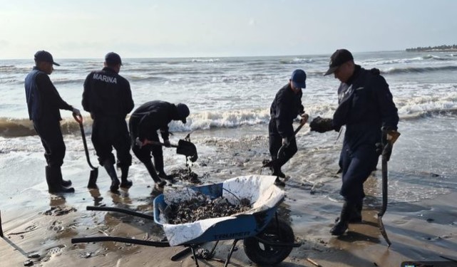 Gobierno de México refuerza acciones integrales ante presencia de hidrocarburos en costas del Golfo de México